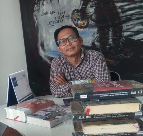 POLITIK HISTORIOGRAFI: Siapa yang Menentukan Apa yang Kita Ingat Sebagai Sejarah?
